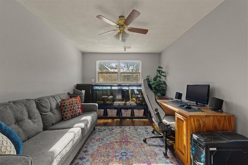 1019 E New London Drive — photo 38