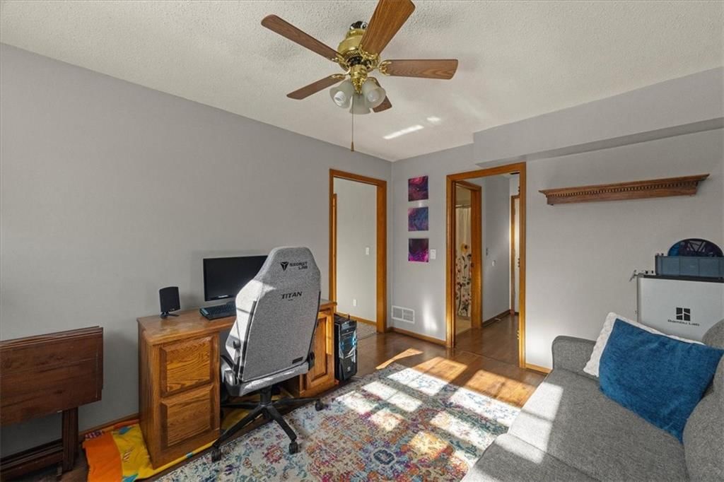 1019 E New London Drive — photo 39