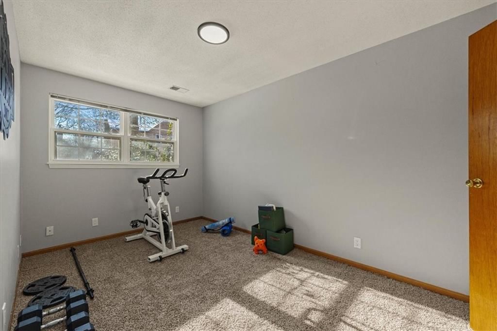 1019 E New London Drive — photo 40