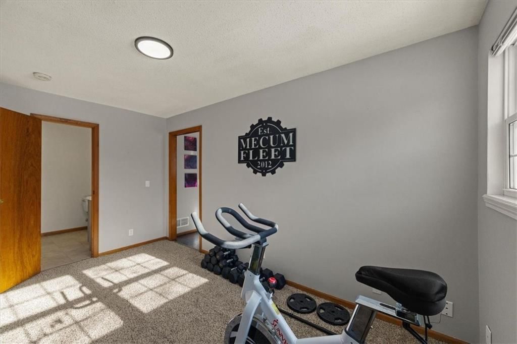 1019 E New London Drive — photo 41