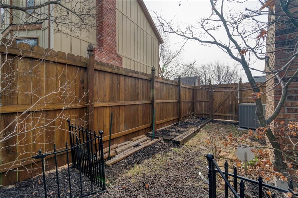 11416 W 105th Street — photo 50
