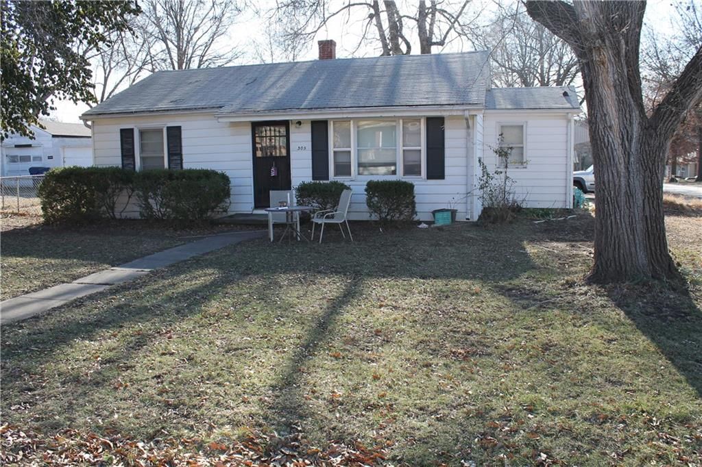 305 SW 8th Street, Oak Grove, MO