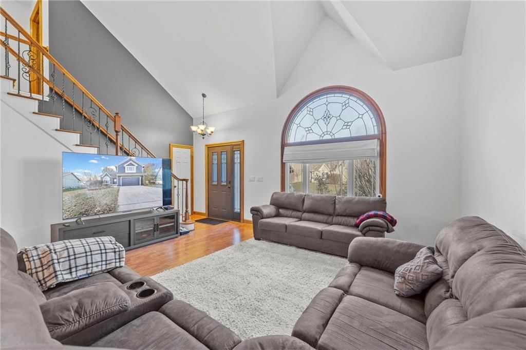 15206 Foster Street — photo 3