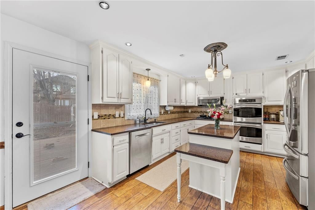 15206 Foster Street — photo 10