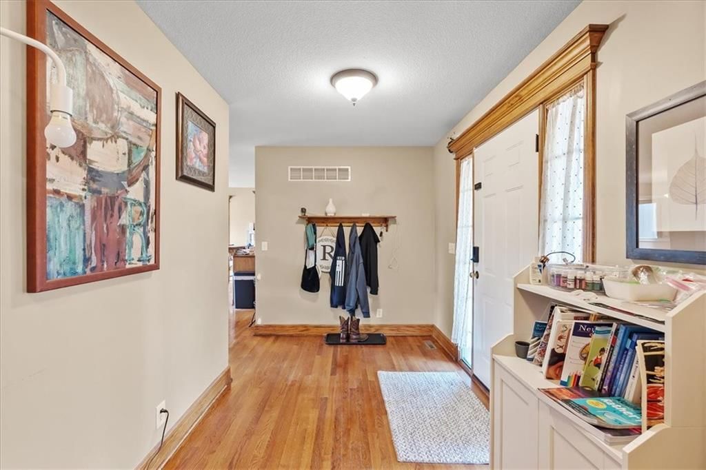 1607 NW Pin Oak Court — photo 3