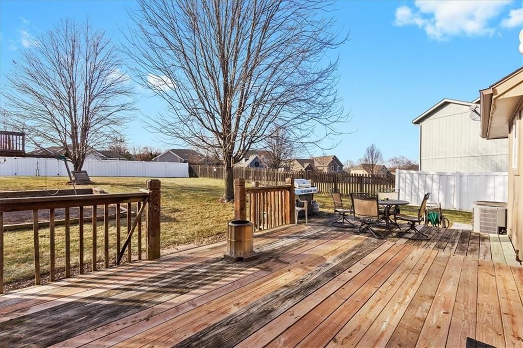 1607 NW Pin Oak Court — photo 24
