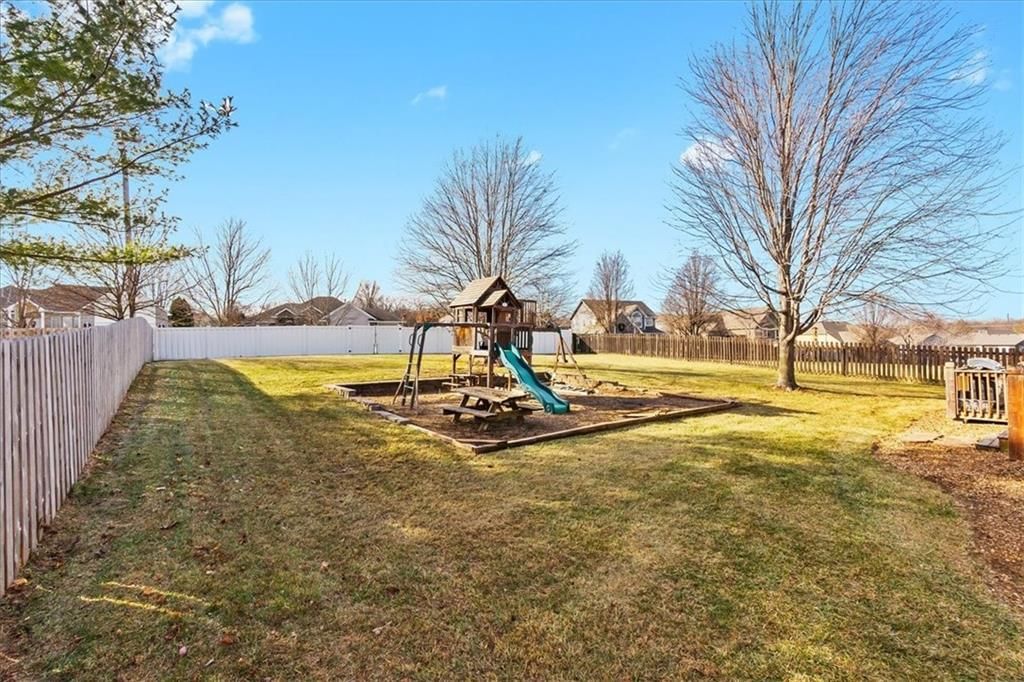 1607 NW Pin Oak Court — photo 26
