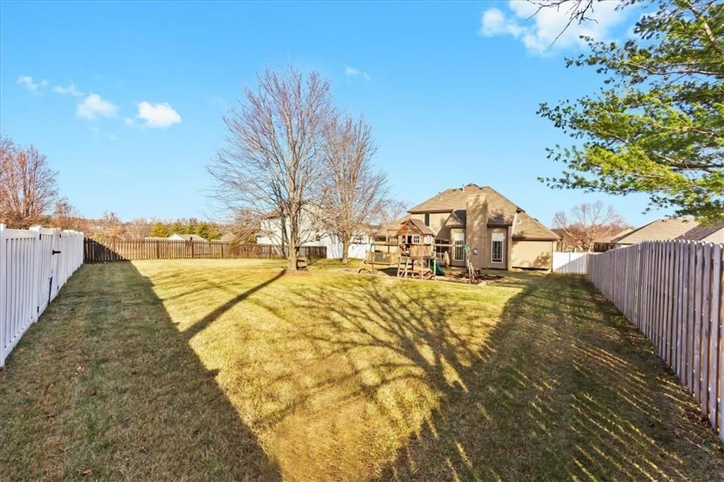 1607 NW Pin Oak Court — photo 27