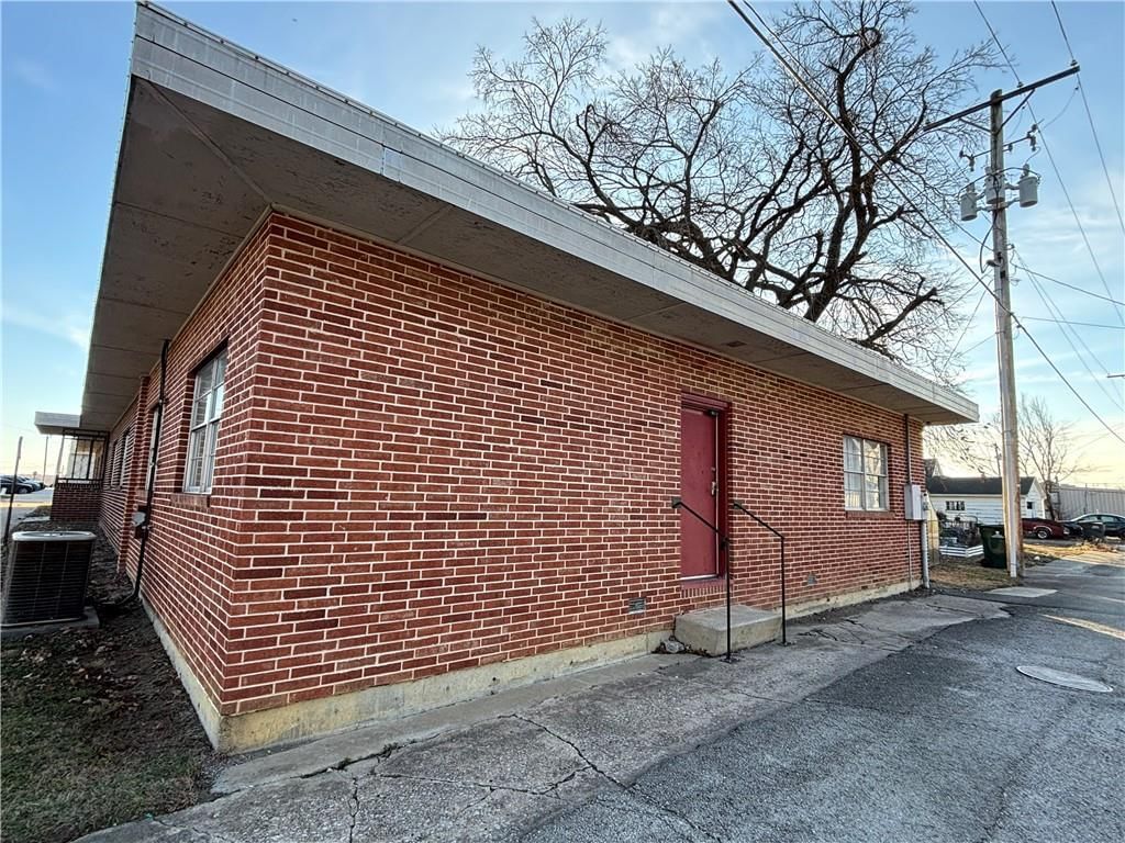 108 W 2nd Street — photo 6