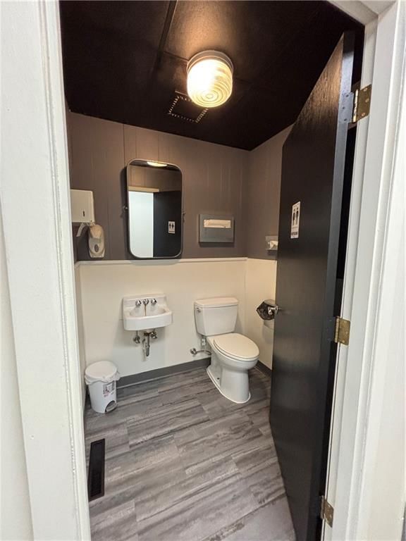 108 W 2nd Street — photo 17
