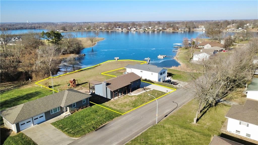 1133 Lake Manor Drive, Trenton, MO