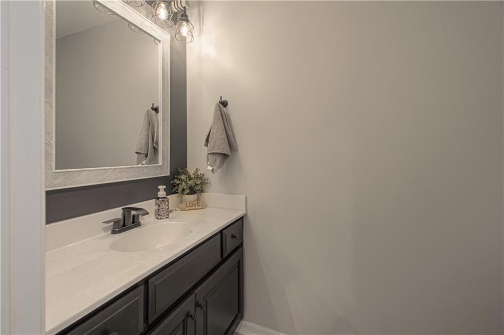 11215 N Lewis Avenue — photo 24