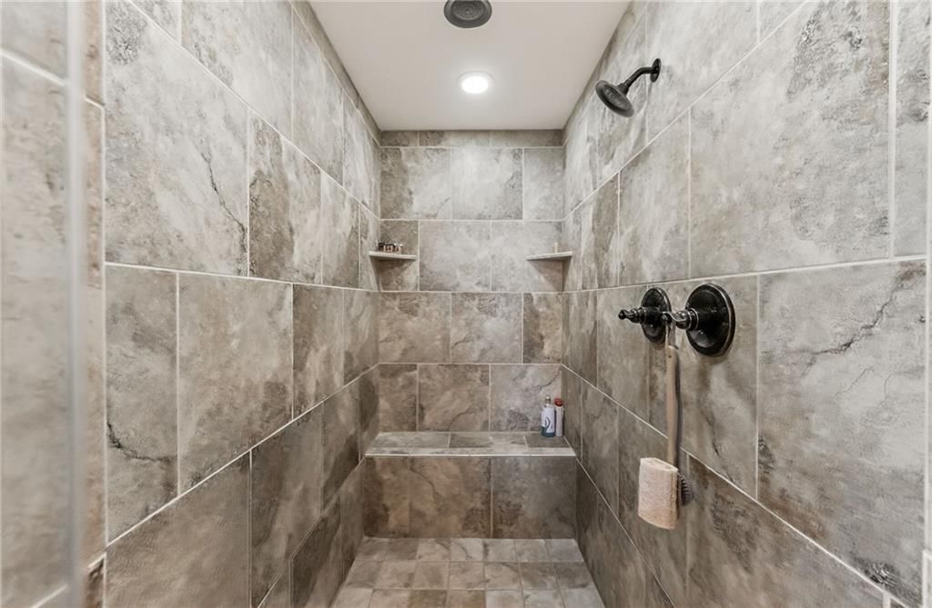 1702 Bay Court — photo 30