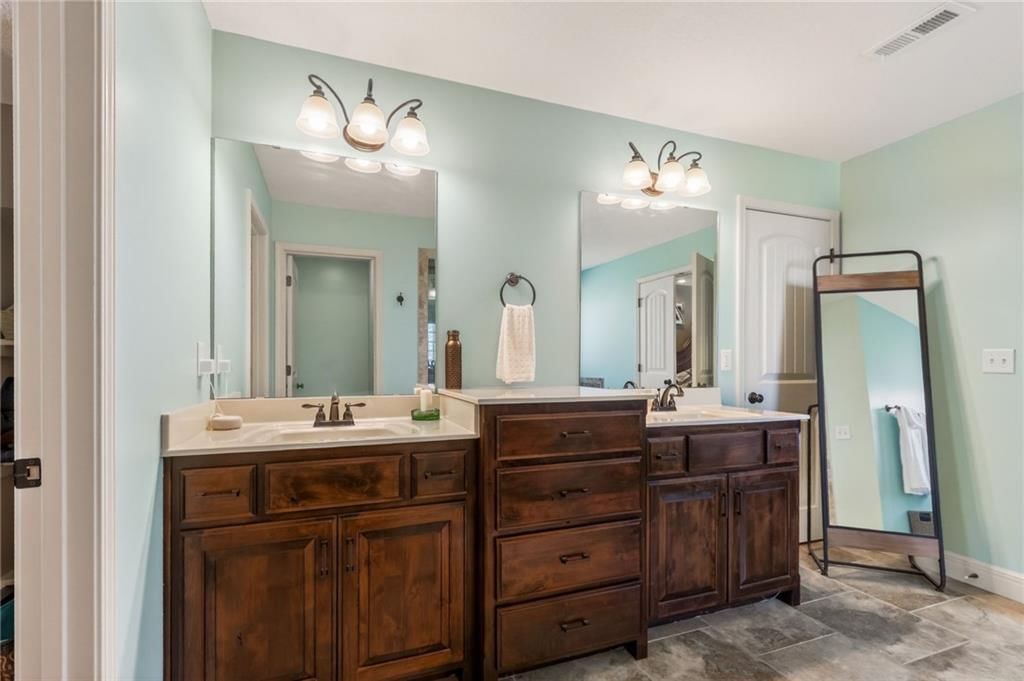 1702 Bay Court — photo 31