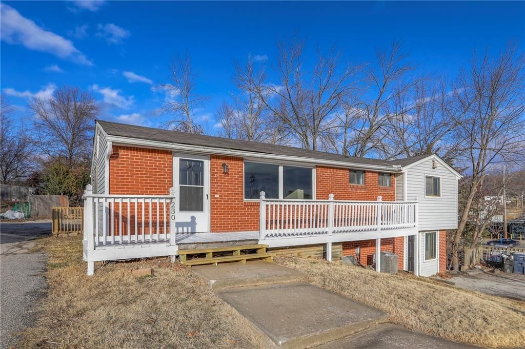 230 NE Evansdale Road — photo 2