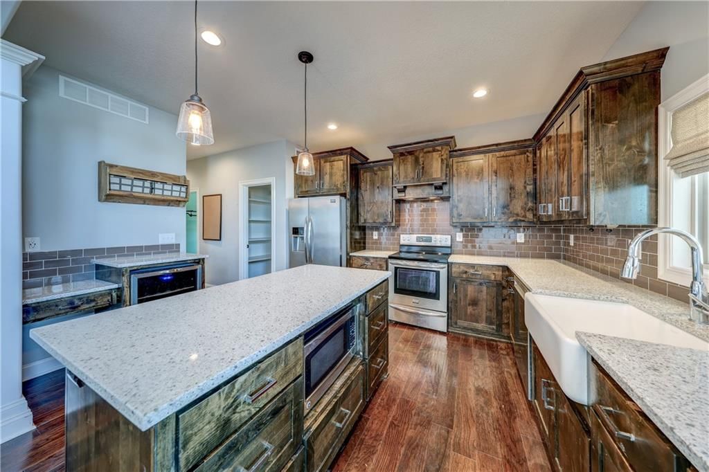 16454 Agnes Street — photo 3