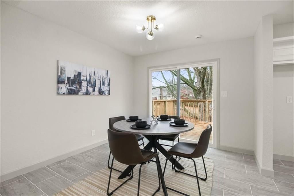 504 NW Chateau Drive — photo 8