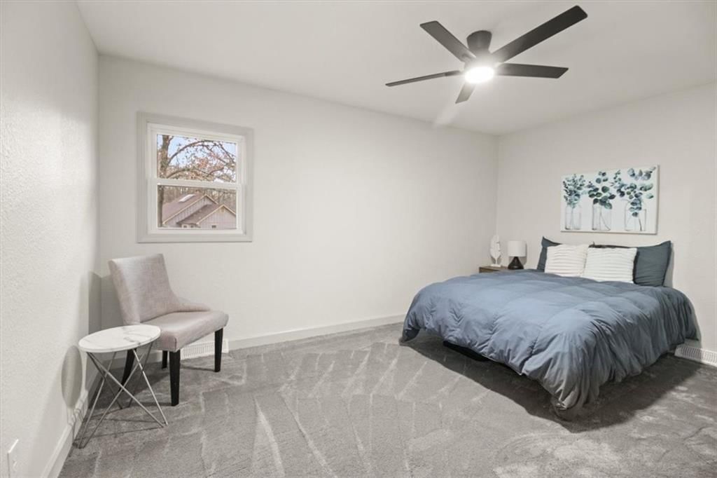 504 NW Chateau Drive — photo 14
