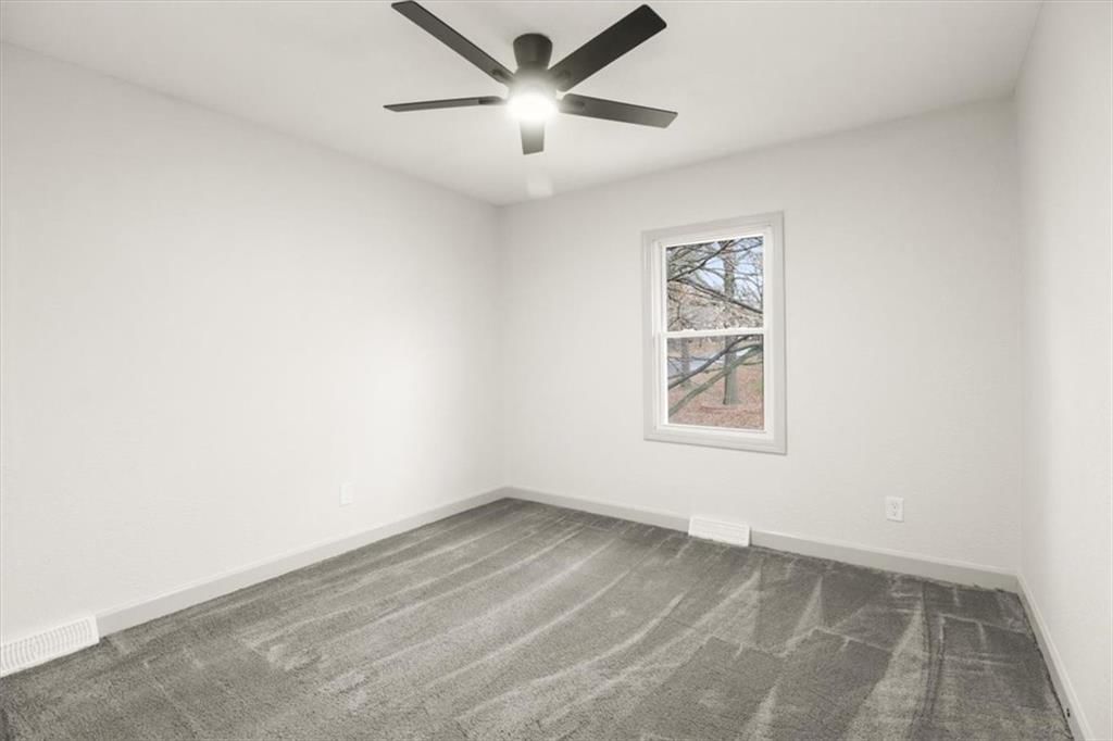 504 NW Chateau Drive — photo 18