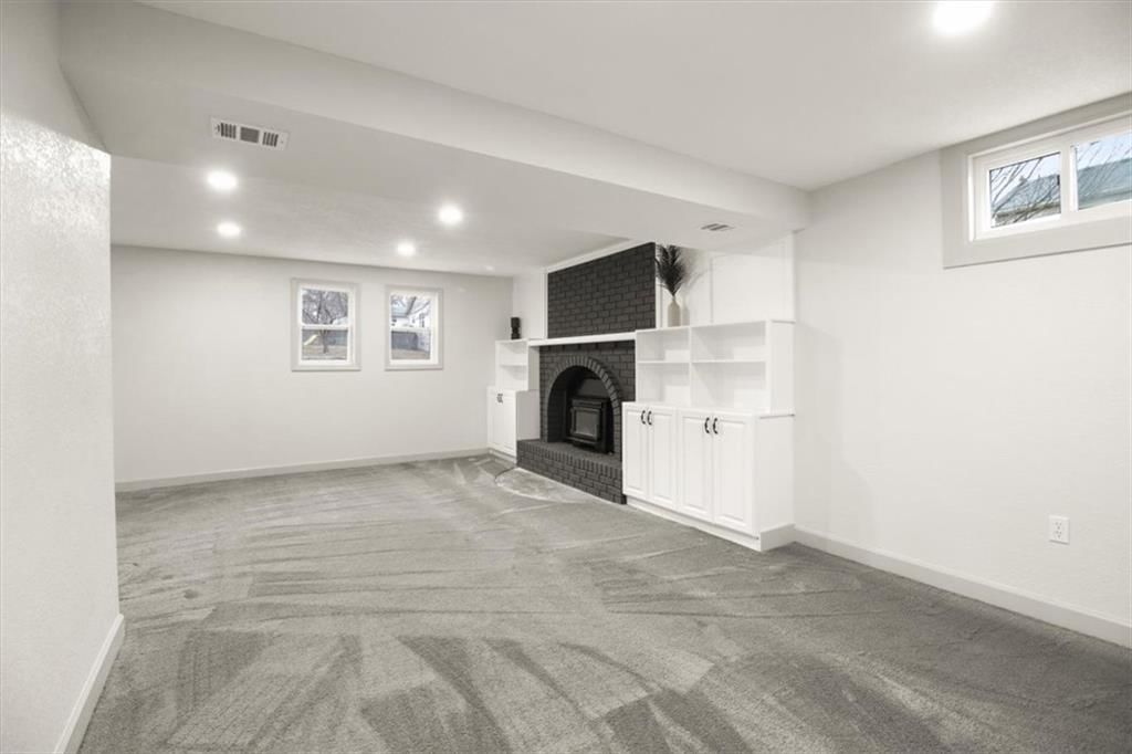 504 NW Chateau Drive — photo 21