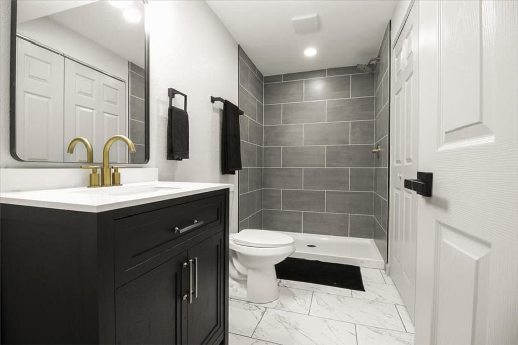 504 NW Chateau Drive — photo 22