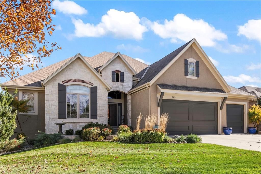 9425 Pinnacle Street, Lenexa, KS