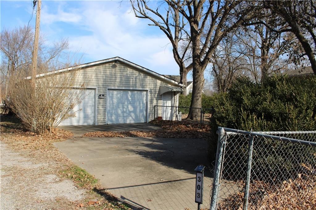 303 N Labette Street — photo 26