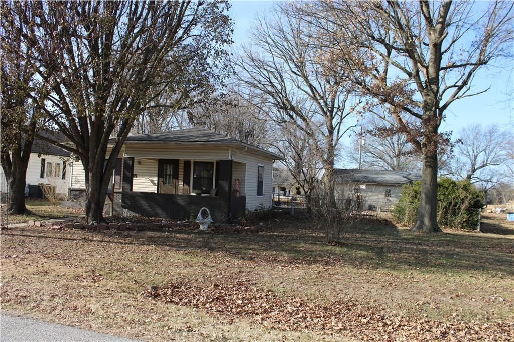 303 N Labette Street — photo 29