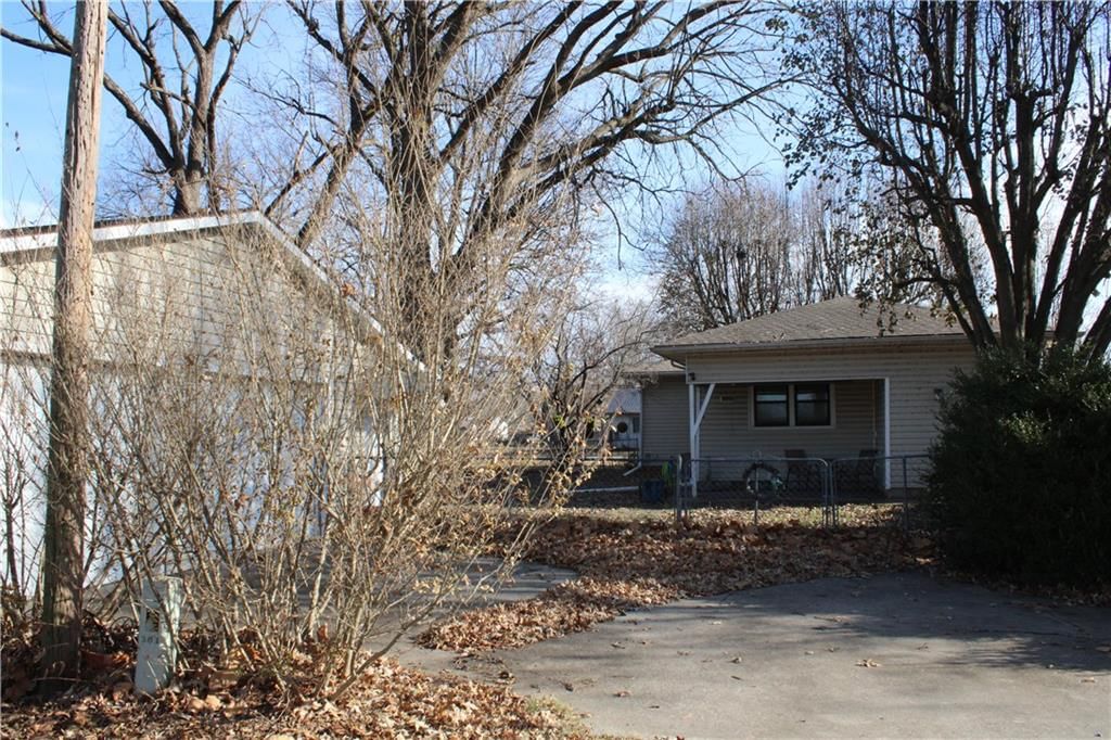303 N Labette Street — photo 30