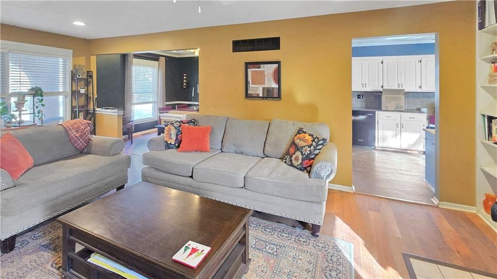 1032 S LINDENWOOD Drive — photo 4