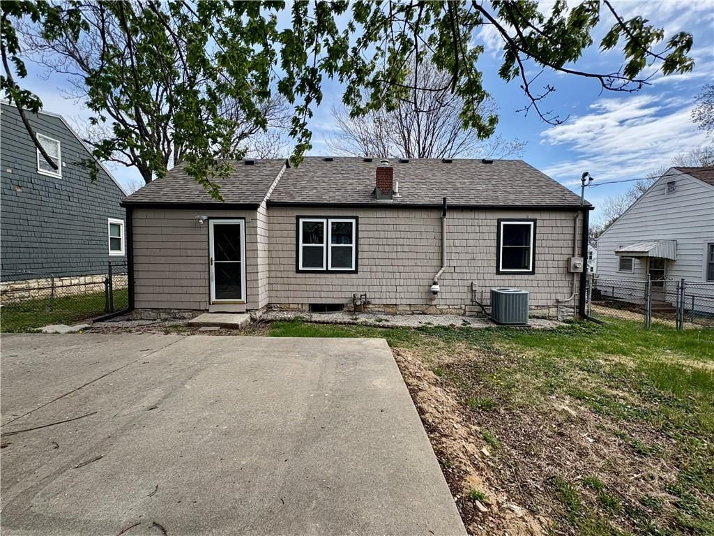 5112 Maple Street — photo 32