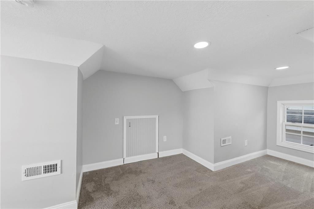 223 N Kensington Avenue — photo 32
