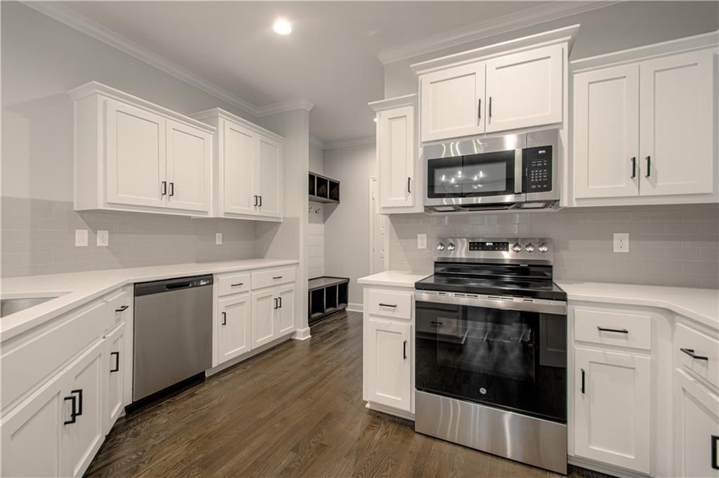 623 E 13th Street — photo 35