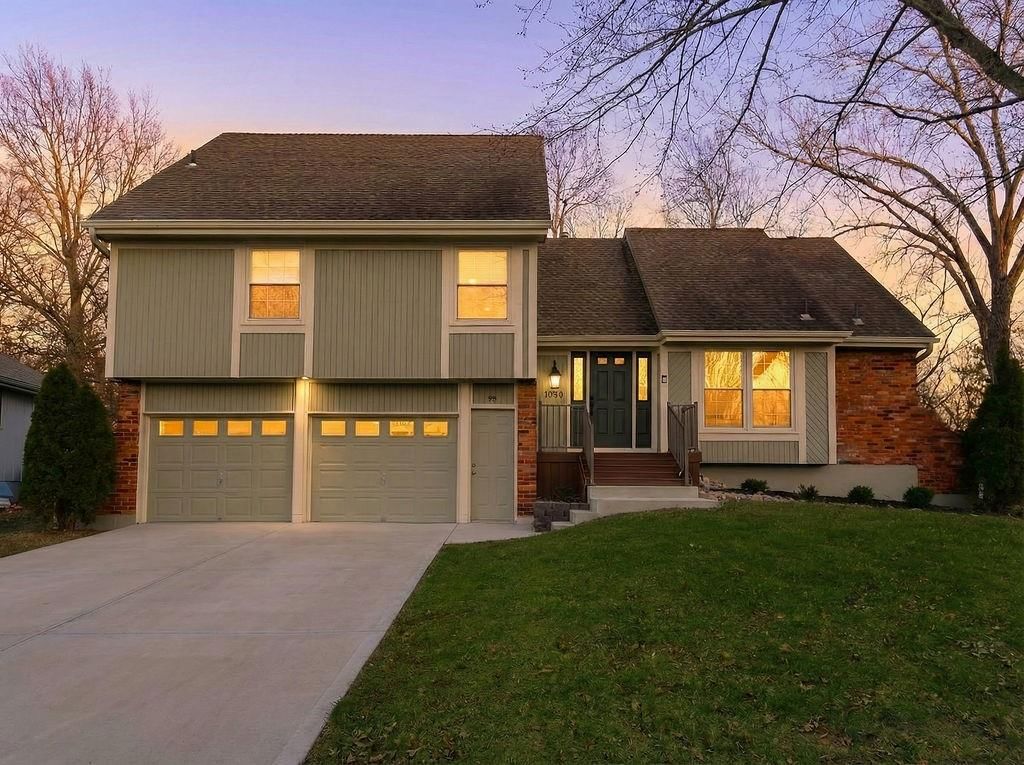 3909 SW HIDDEN COVE Drive, Lee's Summit, MO
