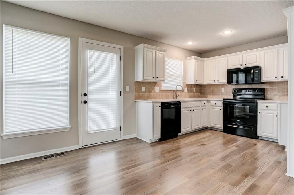 12774 Walker Avenue — photo 3