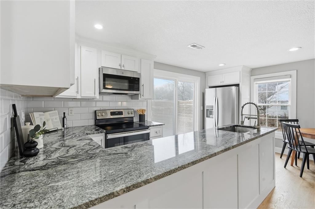 7945 Madison Avenue — photo 9
