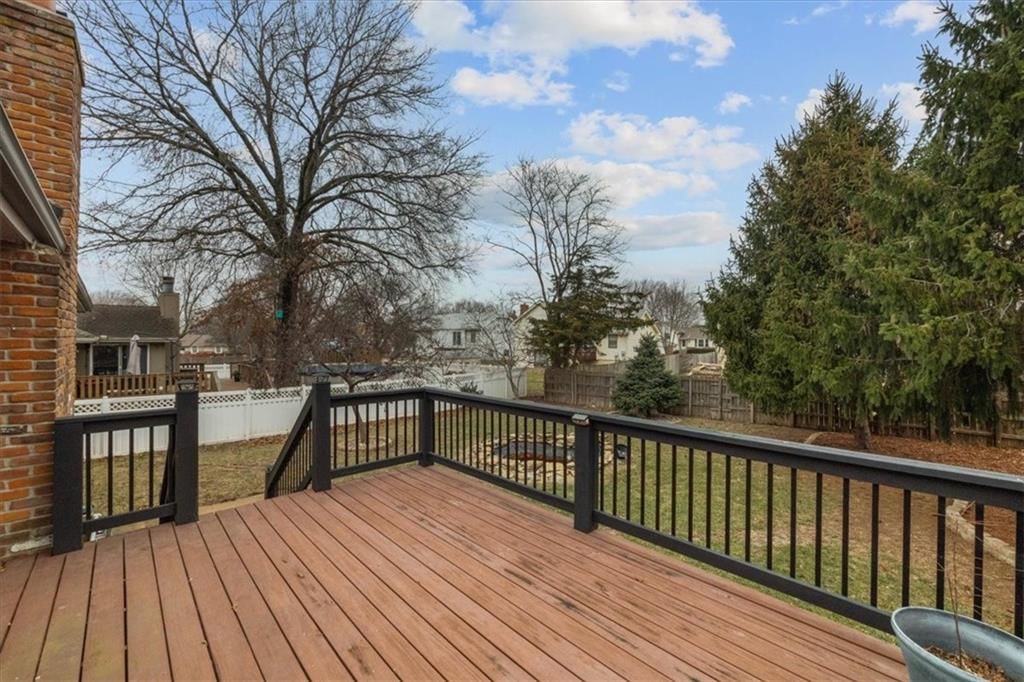 16008 W 139th Terrace — photo 33