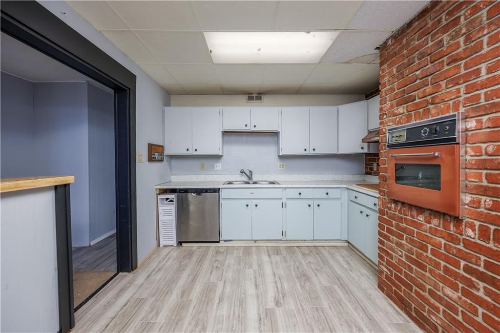 425 E 5th Street — photo 10