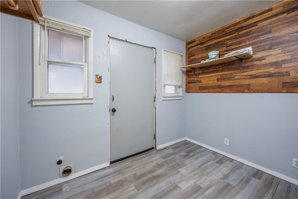 425 E 5th Street — photo 27