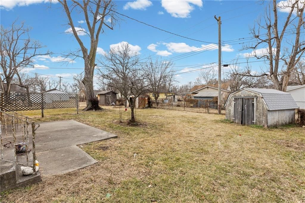 1018 N Sycamore Street — photo 16