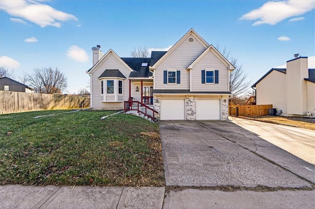 205 W Laredo Trail, Raymore, MO
