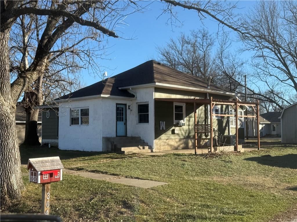 308 E Yale Street, Liberal, MO