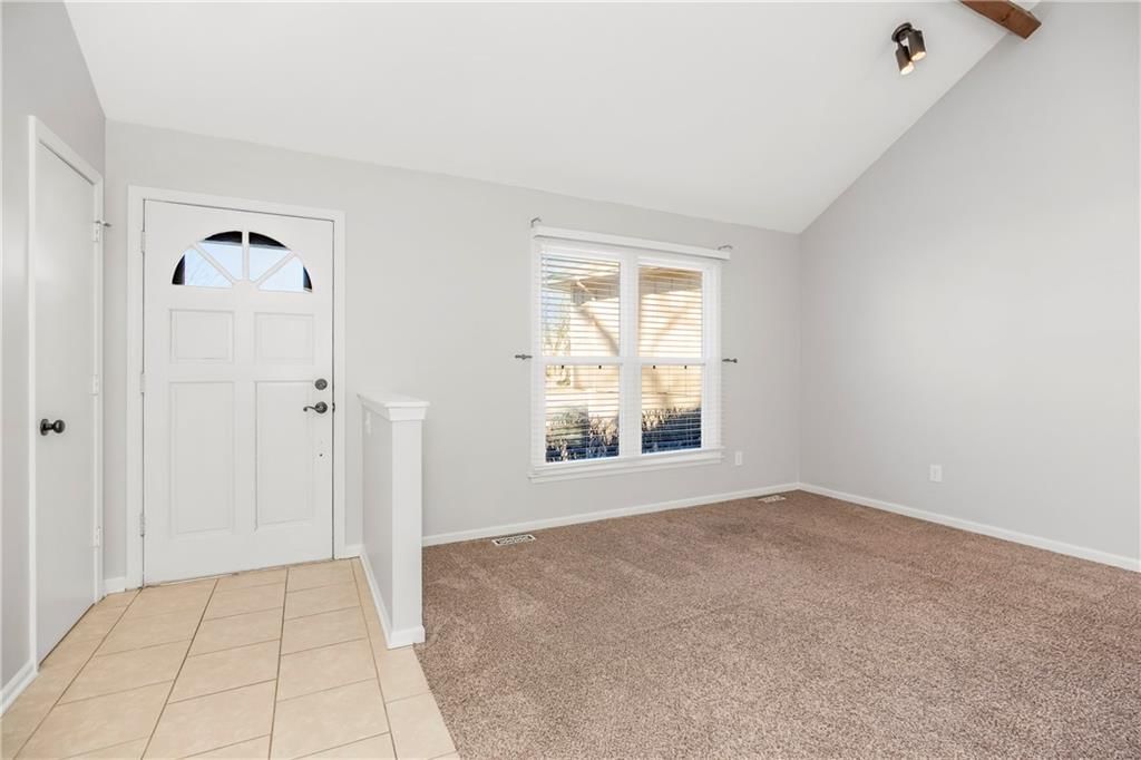 321 SE GREYSTONE Drive — photo 2