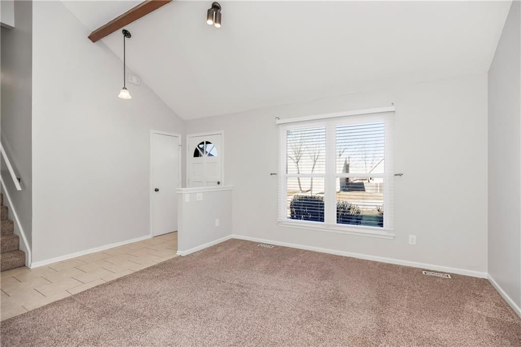 321 SE GREYSTONE Drive — photo 3
