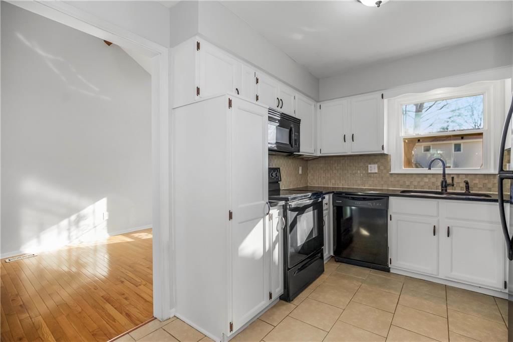321 SE GREYSTONE Drive — photo 9
