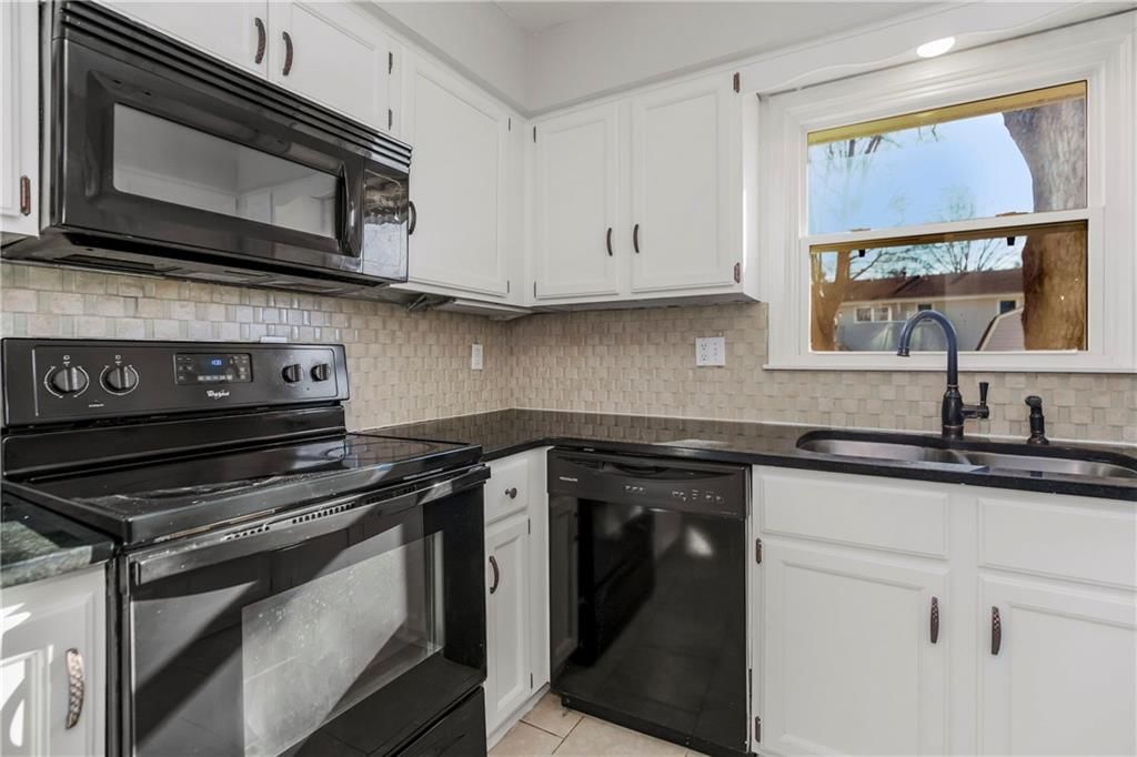 321 SE GREYSTONE Drive — photo 10