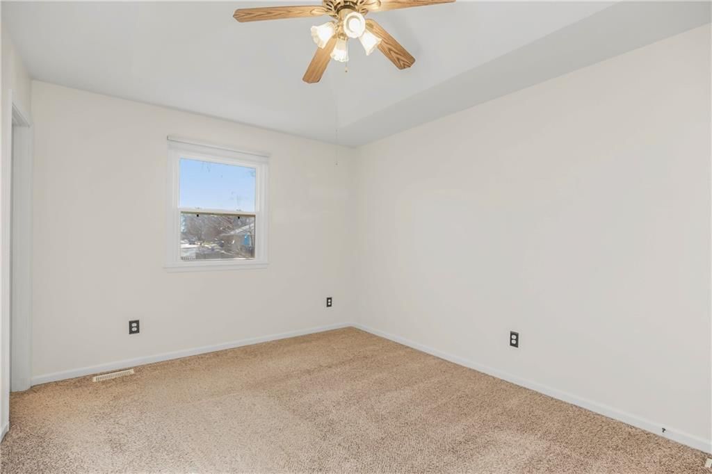 321 SE GREYSTONE Drive — photo 13