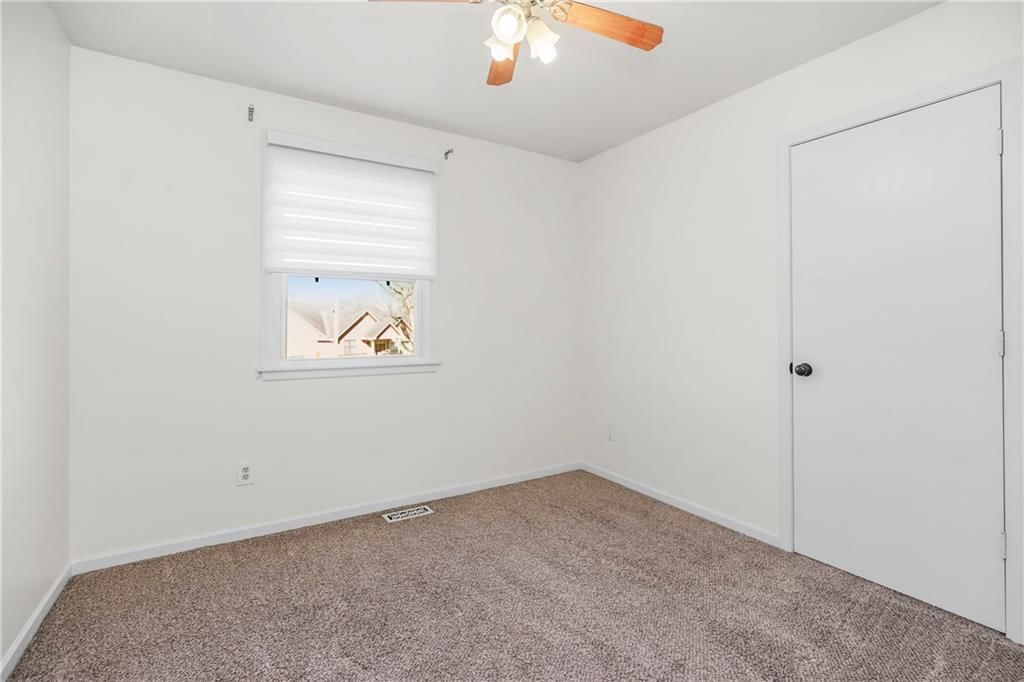 321 SE GREYSTONE Drive — photo 17