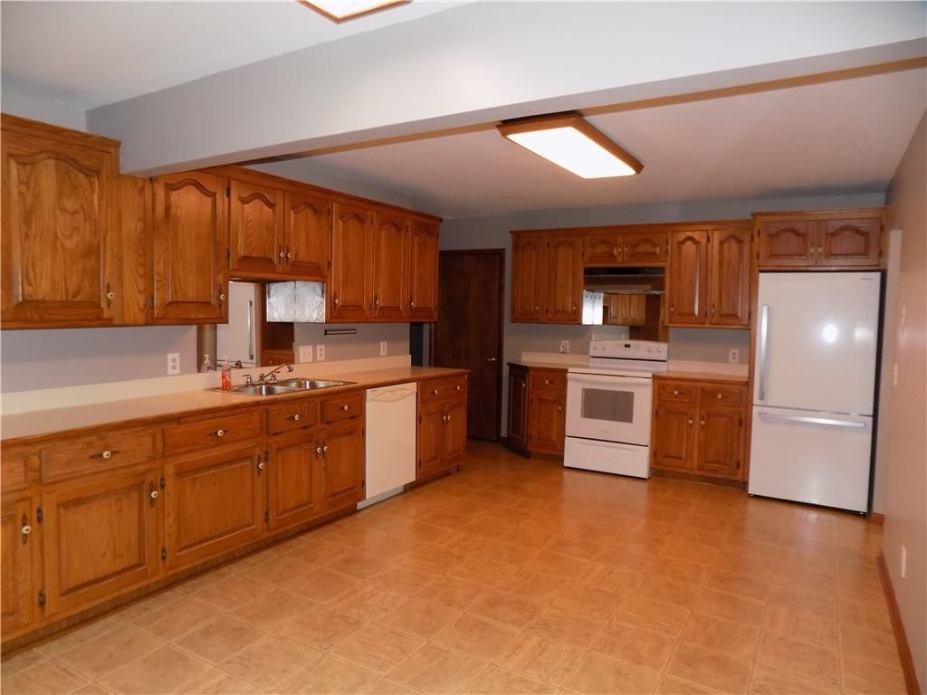 1444 S Elm Street — photo 3