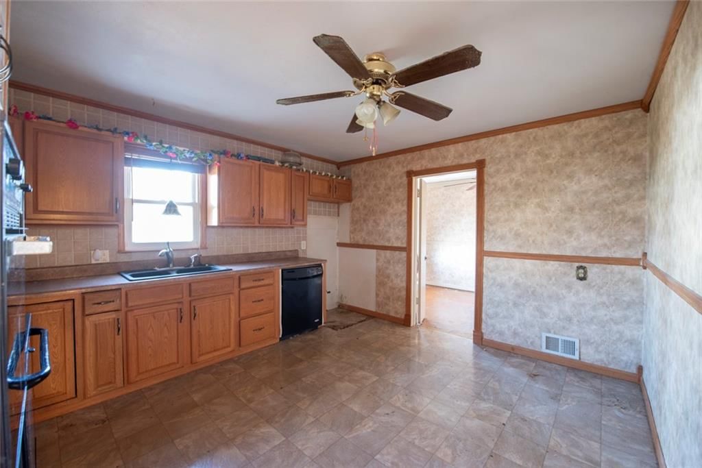 7000 Rowland Avenue — photo 4